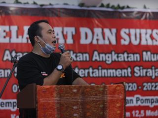 Calon Walikota Medan, Aulia Rachman menghadiri acara pelantikan Angkatan Muda Siraja Oloan Sumut dan Entertainment Siraja Oloan Sumut.
