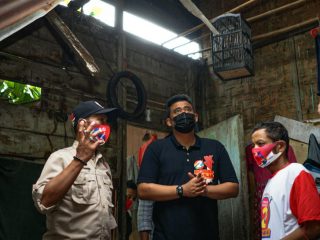 Bobby Nasution saat Blusukan ke Jalan Balai Desa Gang Flamboyan, Kelurahan Lalang, Medan Sunggal.