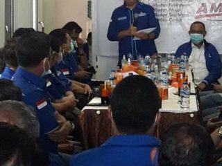 Rapat koordinasi bersama kader Partai Demokrat Kota Medan di Sekretariat DPC Demokrat Kota Medan, Jalan D I Panjaitan, Selasa (3/11/2020) siang.