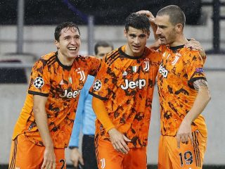 Pemain Juventus merayakan kemenangan Ferencvaros di Puskas Arena, Kamis dinihari (5/11/2020).