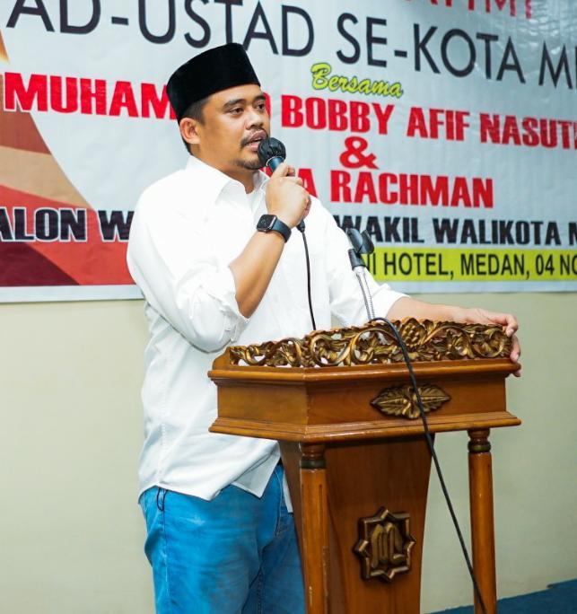 Calon Walikota Medan nomor urut 2, Muhammad Bobby Afif Nasution saat bersilaturahmi dengan para alim ulama di Hotel Madani, Medan.