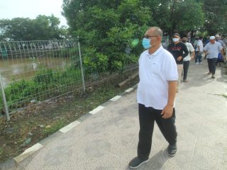 Calon Walikota Medan nomor urut 1, Akhyar Nasution saat meninjau Benteng Sungai Deli.