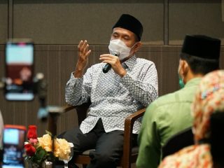 Calon Wakil Walikota nomor urut 1, Salman Alfarisi memberikan paparan tentang zakat
