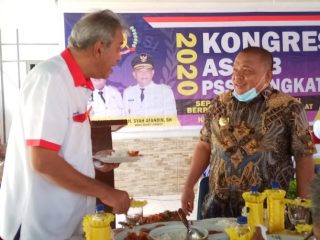 Bupati Langkat, Terbit Rencana Perangin- angin saat membuka Kongres Askab PSSI Langkat di Kafe ADM Simpang Durian Mulo.