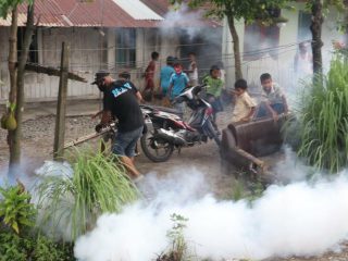 Kegiatan bakti sosial fogging (pengasapan)