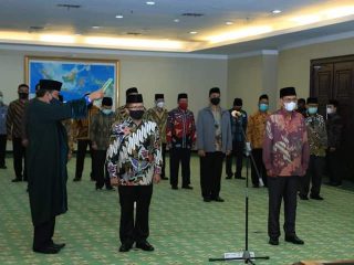 Pelantikan Prof Dr Syahrin Harahap sebagai Rektor UINSU dan dilantik oleh Menteri Agama RI, Fachrul Razi di Kantor Kemenag Jakarta.