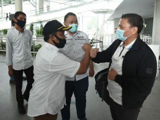 Ketua DPP Partai Keadilan  Sejahtera (PKS) Mardani Ali Sera saat tiba di Bandara Kualanamu Internasional.