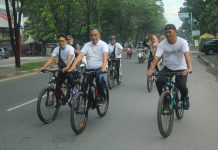 Calon Walikota Medan nomor urut 1, Akhyar Nasution berolahraga sepeda dengan para Tim Komunitas Anak Medan Pendukung Ustadz Salman (Kampus), Minggu (18/11/2020).
