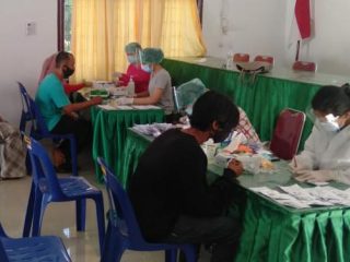Jelang Pilkada, Petugas KPPS di Aek Kuasan Jalani Rapid Test