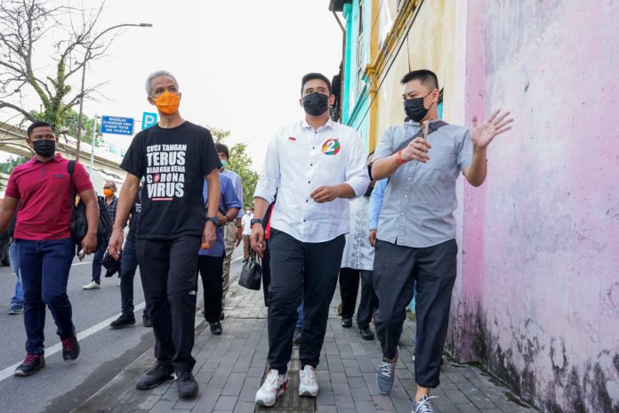 Kader PDI Perjuangan, Ganjar Pranowo dan Bobby Nasution saat kunjungi spot di Kota Medan.