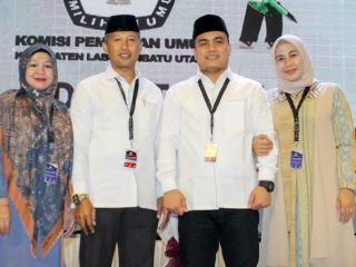 Pasangan calon nomor 1 Calon Bupati - Wakil Bupati Labuhan Batu Utara, Darno - Haris Muda Siregar beserta istri.