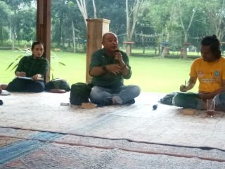 Ketua Umum FAJI Medan M Azhim Bakrie (tengah) dan Ketua Harian FAJI Medan, Yudha Pohan (kanan).(ist)