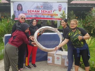 Meutya Hafid Salurkan Perlengkapan Olahraga Bantuan Kemenpora