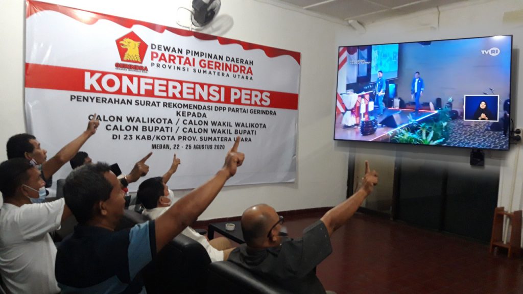 Suasana nobar debat Pilkada Medan di Kantor Partai Gerindra Sumut