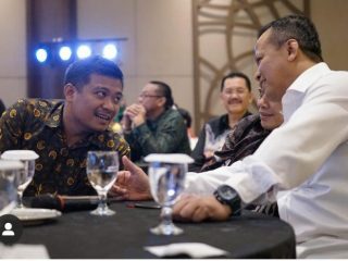 Andreau Pribadi mengunggah kebersamaannya dengan Menteri KKP Edhy Prabowo di Instagram pada Maret 2020. Andreau diminta KPK untuk menyerahkan diri.(ist)