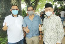 Rocky Gerung (tengah) bersama Akhyar Nasution dan Salman Alfarisi di Merdeka Walk, Medan.(ist)