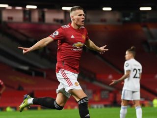 Scott McTominay merayakan golnya. Manchester United (MU) meraih kemenangan telak 6-2 atas tim promosi Leeds United, Senin (21/12/2020).