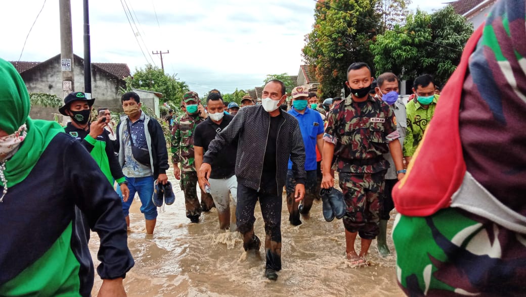 Nakshtra Bagwe Pron Tubes - Banjir Tanjung Selamat Mulai Surut: 3 Tewas, 3 masih Dicari