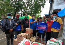 Majelis Ta’lim Karyawan PT. XL Axiata Tbk (MTXL Axiata) bekerjasama dengan Pewarta Foto Indonesia (PFI) Medan menyalurkan bantuan untuk masyarakat yang terdampak banjir yang melanda Kota Medan dan sekitarnya.