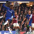 Tammy Abraham mencetak gol kedua Chelsea versus Aston Villa, dinihari tadi. Chelsea kini berada di posisi 5 klasemen menggeser Tottenham Hotspur.(bola.net)