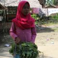 Anggi Aulia, bocah penjual kangkung di Langkat. Laznas Rumah Yatim menyalurkan bantuan untuknya.(ist)