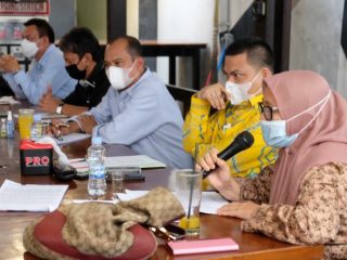 Wakil Rektor I USU, Prof Rosmawati memberikan keterangan pada wartawan, Sabtu (16/1/2021).