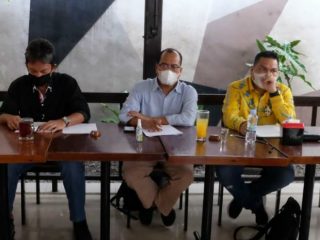 Hasrul Benny Harahap (kanan), kuasa hukum Rektor USU Terpilih, Muryanto Amin