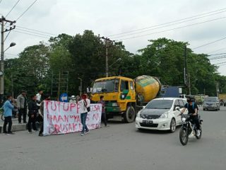 Selalu Rusak, Mahasiswa Minta Jalan Williem Iskandar Dipasang Portal