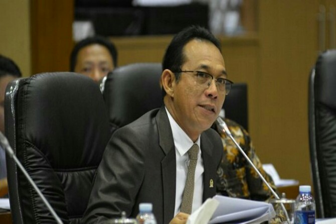 Anggota Komisi XI DPR RI Gus Irawan Pasaribu saat memimpin rapat kerja Komisi XI DPR RI