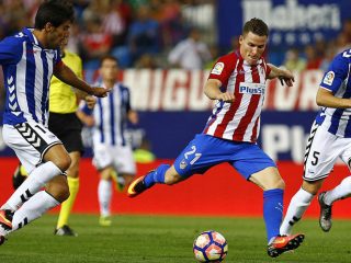 Atletico Madrid mengalahkan Alaves 1-2, tadi malam. Dengan hasil itu membuat klub besutan Diego Simeone itu kokoh di puncak klasemen awal 2021.(ist)