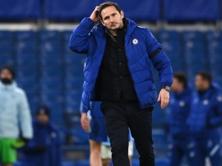 Frank Lampard kedatangan menggaruk kepalanya usai Chelsea kalah atas Manchester City, 1-3.(ist)
