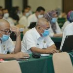 Sejumlah pejabat eselon II di lingkungan Pemko Medan mengisi formulir LHKPN standar dari KPK di Hotel Grand Antares, Rabu(20/1/2021). Foto:ist