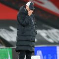 Jurgen Klopp meratapi kekalahan Liverpool dengan menutup wajahnya. Malu dia sepertinya.(ist)