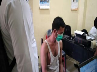 Pelaku yang bakar istrinya saat ini tengah diperiksa di Mapolsek Percut Seituan, Senin (1/2/2021).