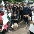 Rektor USU Muryanto Amin saat menerima aspirasi mahasiswa Papua yang kuliah di USU