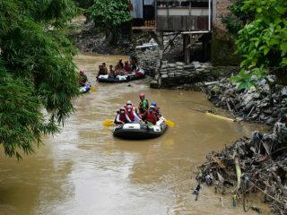 Plt Walikota Medan, Akhyar Nasution diwakili Kepala Badan Penanggulangan Bencana Daerah (BPBD) Kota Medan, Arjuna Sembiring mengapresiasi aksi bersih Sungai Babura di Kampung Sejahtera,Jalan Zainul Arifin