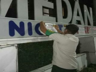 Satgas Percepatan Penanganan Covid-19 Kota Medan menutup sementara Medan Night Market yang berada di Jalan H Adam Malik Medan, Sabtu (13/2/2021) malam.