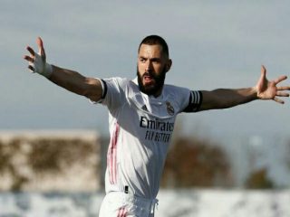 Real Madrid  menang 2-0 atas Valencia pada laga pekan ke-23 La Liga