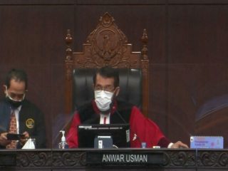 Mahkamah Konstitusi (MK) memutuskan permohonan sengketa Perselisihan Hasil Pemilihan Umum (PHPU) Kota Medan 2020 gugur.
