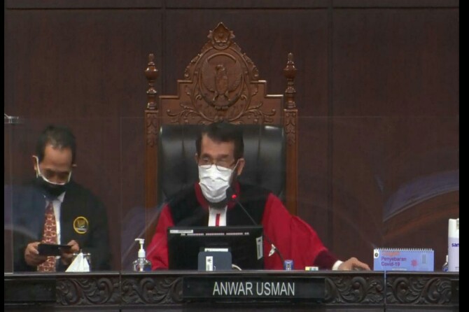 Mahkamah Konstitusi (MK) memutuskan permohonan sengketa Perselisihan Hasil Pemilihan Umum (PHPU) Kota Medan 2020 gugur.