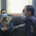 Kepala LLDIKTI Prof Ibnu Hajar Damanik (kanan) saat menerima Direktur Laznas DPF, Ardian Ramadhani.