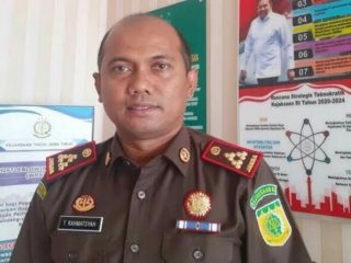 Penyidik Pidana Khusus Kejari Medan menetapkan Bendahara Puskemas Glugur Darat , EW sebagai tersangka korupsi pengelolaan dana kapitasi Jaminan Kesehatan Nasional (JKN) Tahun Anggaran 2019.