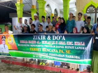 Masyarakat Kuala bersama keturunan Rasulullah menggelar dzikir dan doa bersama sebagai bentuk dukungan terhadal kinerja Bupati Langkat Terbit Rencana