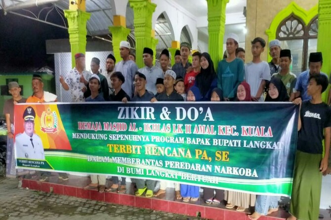 Masyarakat Kuala bersama keturunan Rasulullah menggelar dzikir dan doa bersama sebagai bentuk dukungan terhadal kinerja Bupati Langkat Terbit Rencana