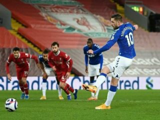 Everton mempermalukan Liverpool dengan skor 2-0 pada lanjutan Liga Inggris