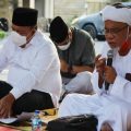 Para jamaah umroh dan alim ulama Langkat Hulu mendatangi kediaman Bupati Langkat, Terbit Rencana PA di Desa Raja Tengah, Kecamatan Kuala, Kabupaten Langkat