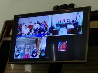 14 mantan anggota DPRD Sumut yang diduga menerima suap dari Mantan Gubernur Sumut, Gatot Pujo Nugroho dituntut dengan hukuman 4 sampai 5 tahun penjara.