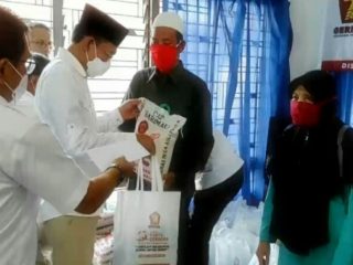 Dalam rangka menyambut ulang tahun Partai Gerindra yang ke-13 dengan tema 'Perkuat Diri Membangun Negeri', DPD Partai Gerindra Sumut menggelar bakti sosial.