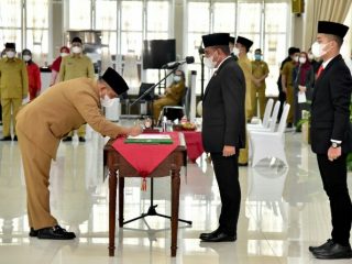 Gubernur Sumatera Utara (Sumut) Edy Rahmayadi melantik 27 Pejabat Administrator (Eselon III) di Lingkungan Pemerintah Provinsi (Pemprov) Sumut.