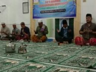 Majelis Dzikir Sulukul Auliya Sukapura Teluk Aru dan berbagai elemen masyarakat Desa Karang Rejo, Kecamatan Stabat menggelar zikir dan doa untuk Bupati Langkat, Terbit Rencana PA di tempat berbeda, Kamis malam (4/3/2021).